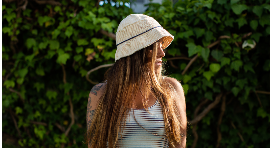 Trendy crochet bucket hat! The perfect DIY summer project