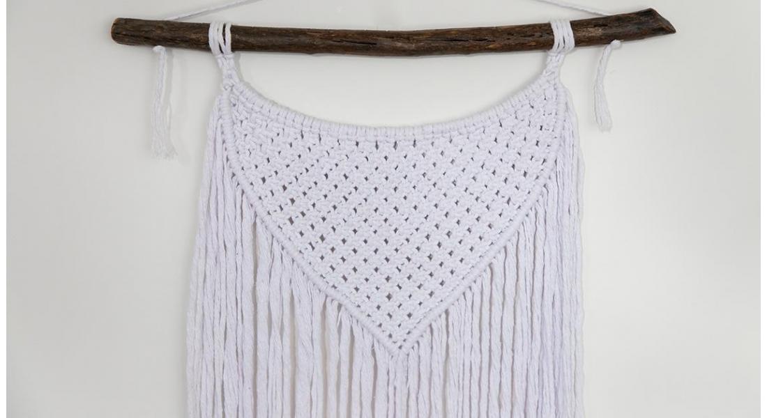 Easy bohemian macramé wall hanger