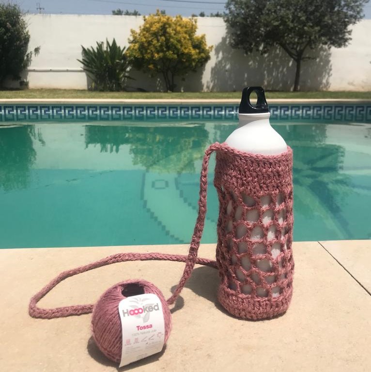 Hoooked | DIY Crochet Kit Water Bottle Bag Bogota Tea Rose