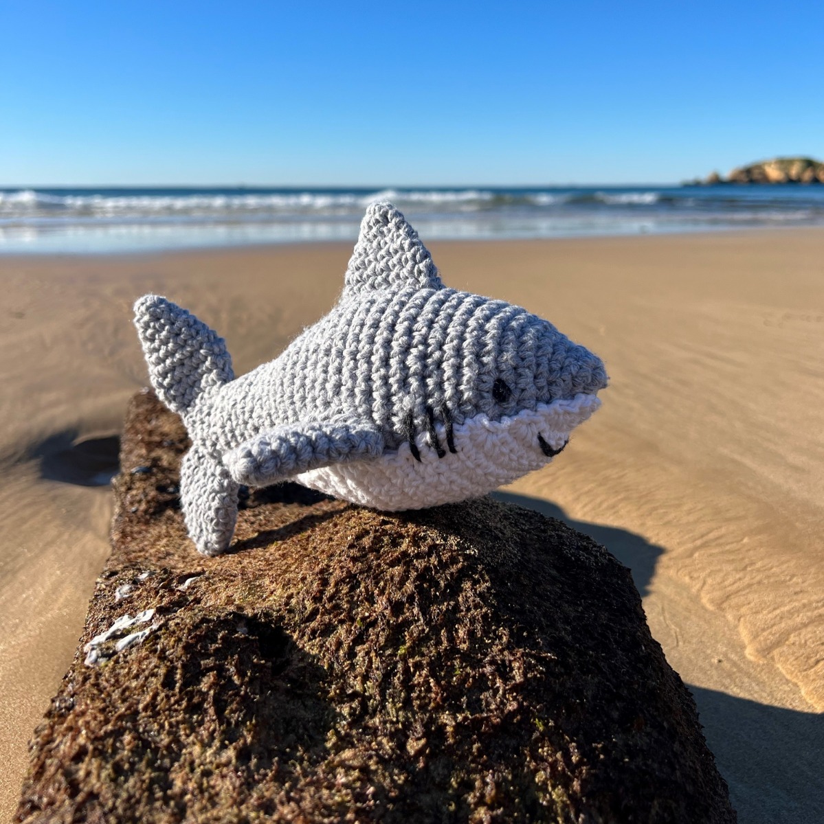 新品タグ付き！OHGA CROCHET Hoooked | DIY Crochet Kit Shark Maverick