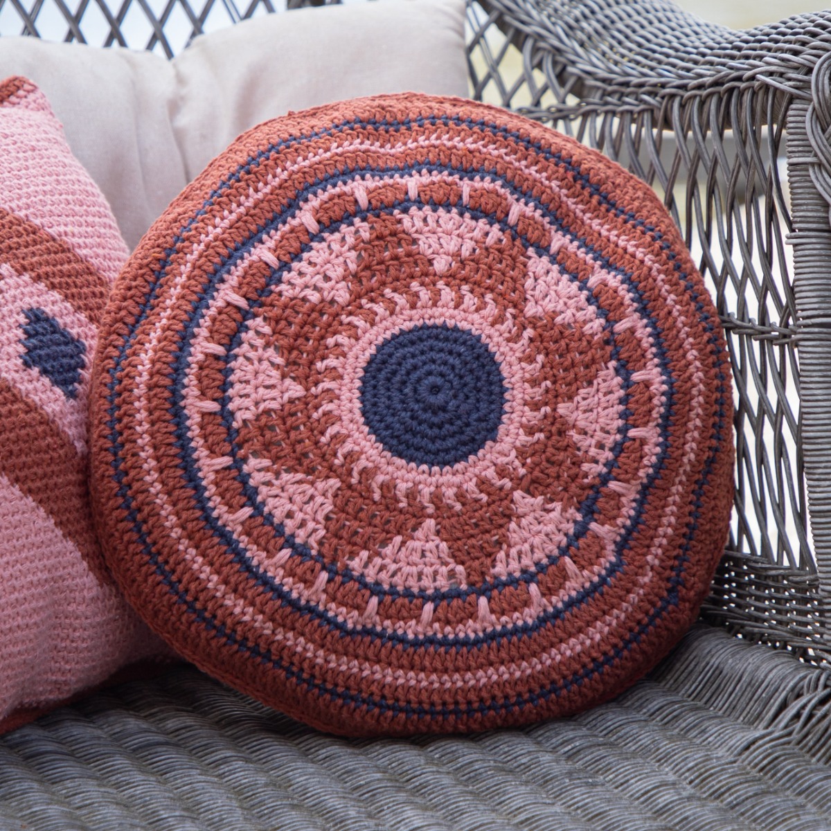DIY Crochet Pattern Tapestry cushion Ariana Hoooked