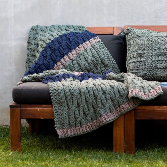 DIY Knitting Kit Cable Blanket Sagres - Blue