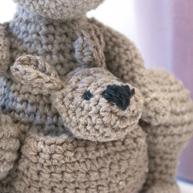 MARUSSIA Hoooked Amigurumi Kangaroo Kayleigh - Kit Uncinetto Con Cotone Riciclato, 20cm - 2