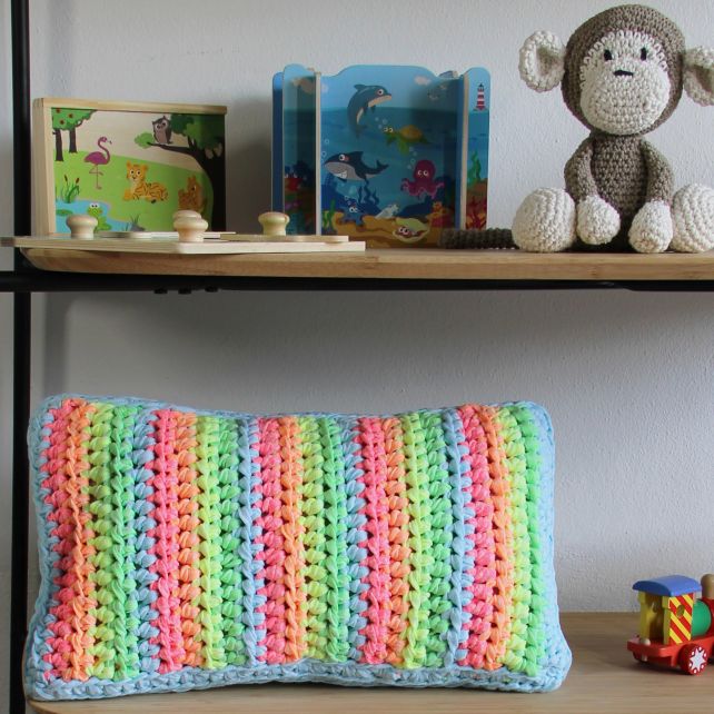 DIY Haakpatroon Neon Regenboogkussen