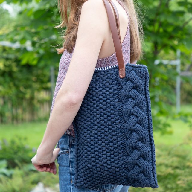 DIY Ginza Tote Bag im gestricktem Zopfmuster
