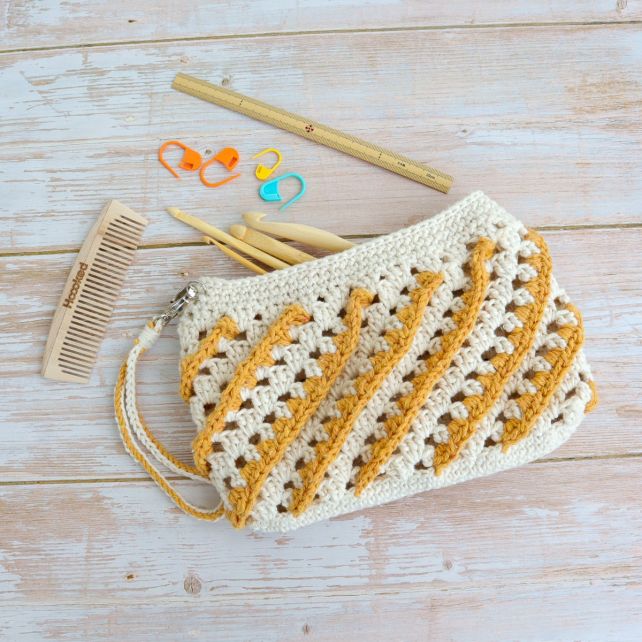 DIY Crochet Kit Kuala Lumpur Clutch Almond