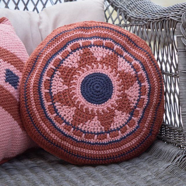 DIY Crochet Pattern Tapestry cushion Ariana